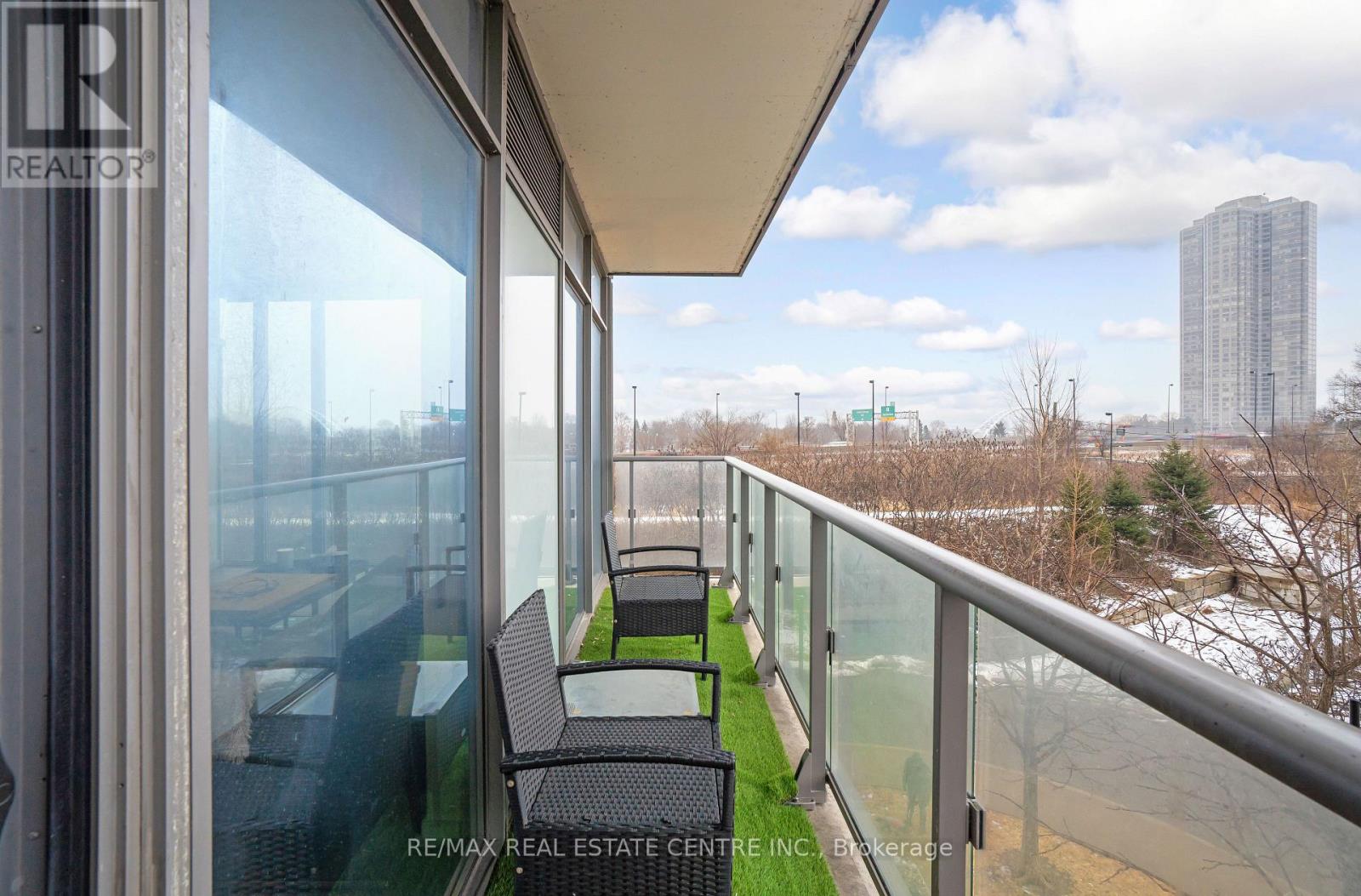 303 - 105 The Queensway Avenue, Toronto, Ontario  M6S 5B5 - Photo 33 - W12113468