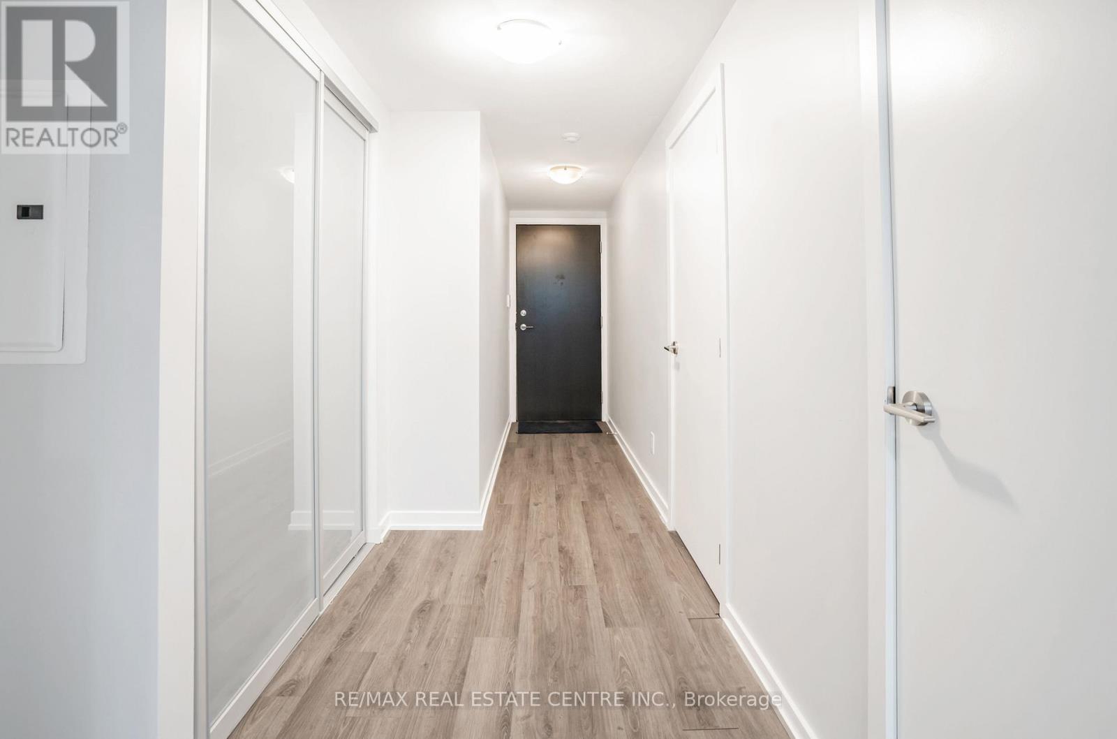 303 - 105 The Queensway Avenue, Toronto, Ontario  M6S 5B5 - Photo 5 - W12113468