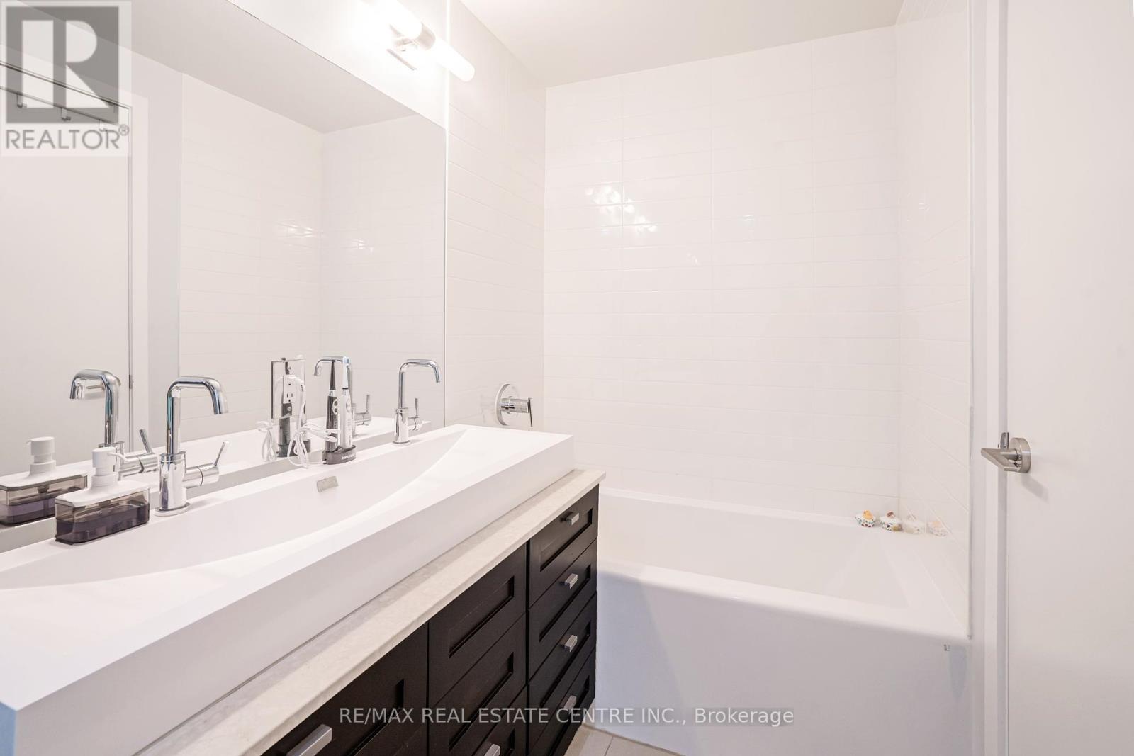 303 - 105 The Queensway Avenue, Toronto, Ontario  M6S 5B5 - Photo 24 - W12113468