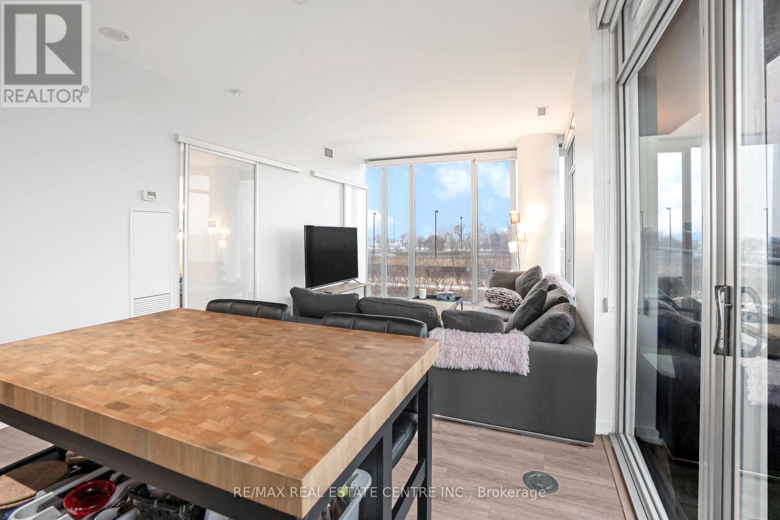 303 - 105 The Queensway Avenue, Toronto, Ontario  M6S 5B5 - Photo 19 - W12113468