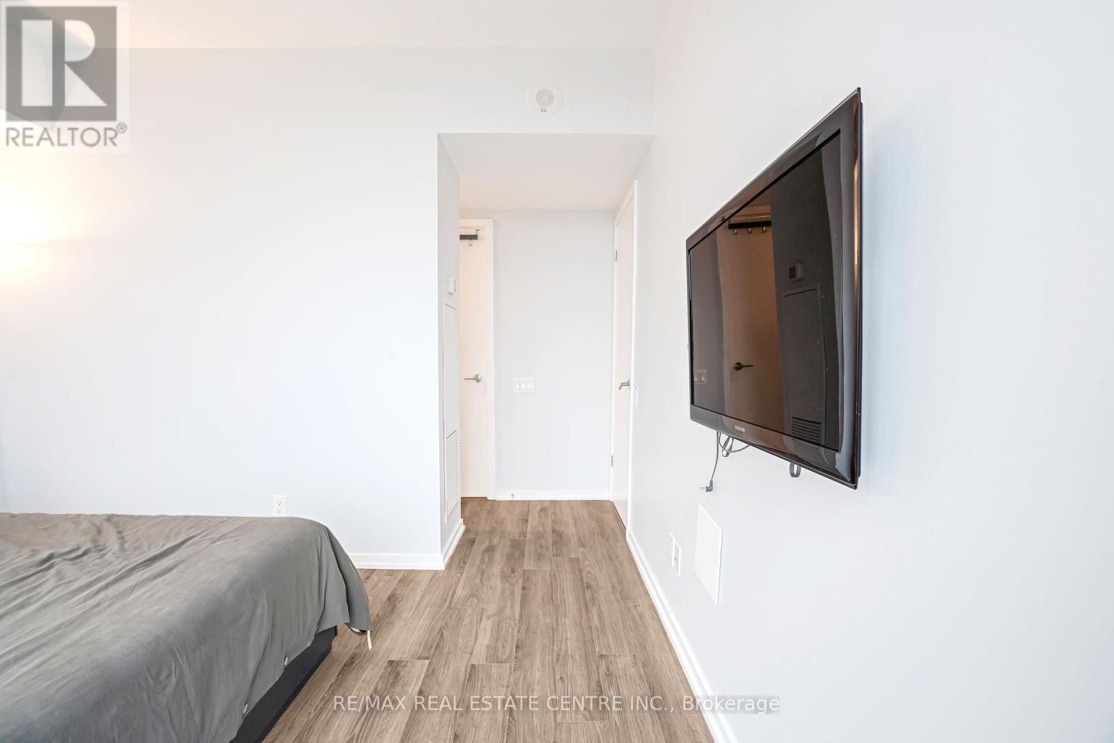 303 - 105 The Queensway Avenue, Toronto, Ontario  M6S 5B5 - Photo 9 - W12113468