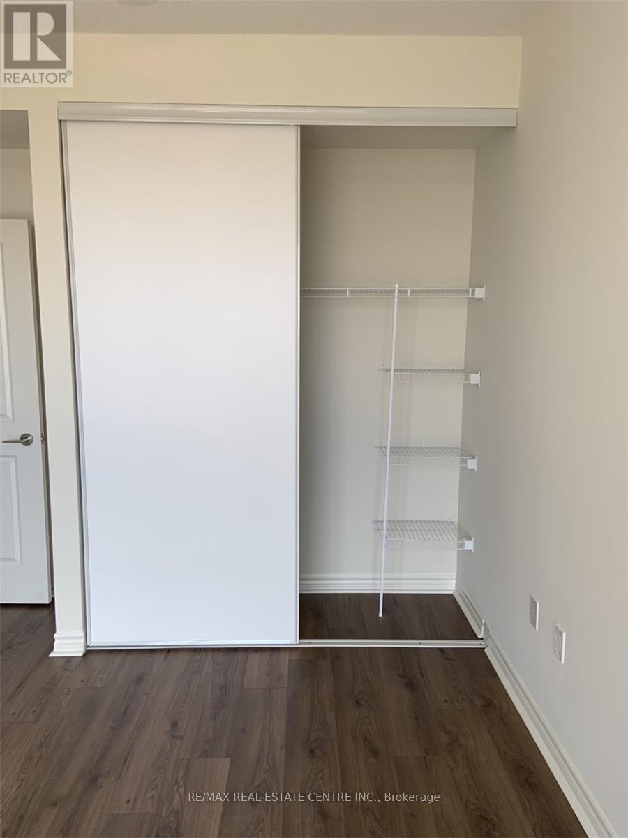 2202 - 349 Rathburn Road W, Mississauga, Ontario  L5B 0G9 - Photo 5 - W12192868
