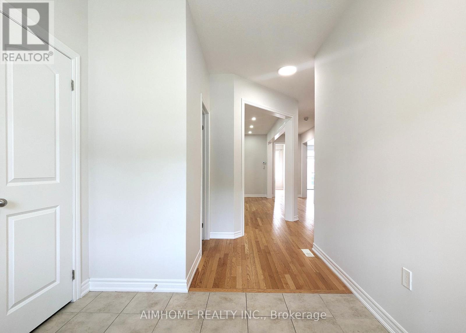 Property at 29 BAMBURG STREET N image 3
