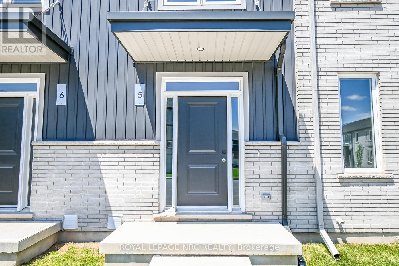5 - 121a Moffatt Street, St. Catharines, Ontario  L2P 0E8 - Photo 2 - X12198292