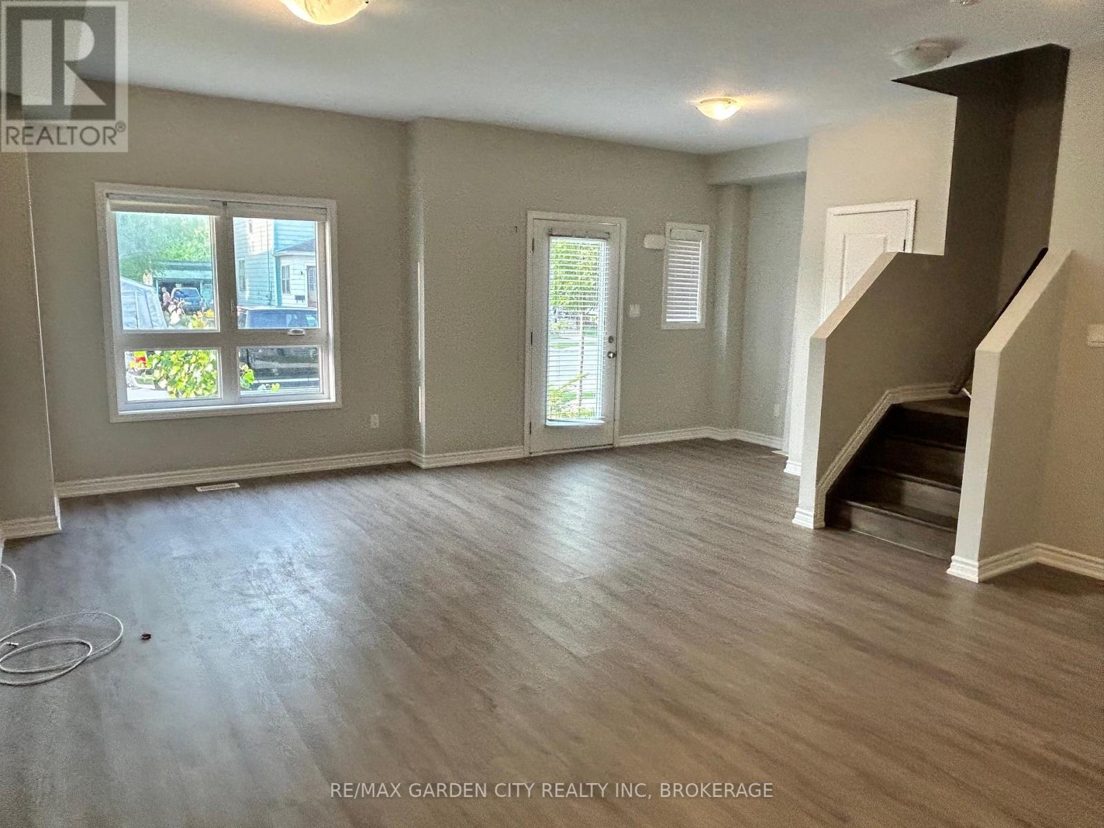 8 - 182 Broadway Lane, Welland, Ontario  L3C 0J2 - Photo 2 - X12198324