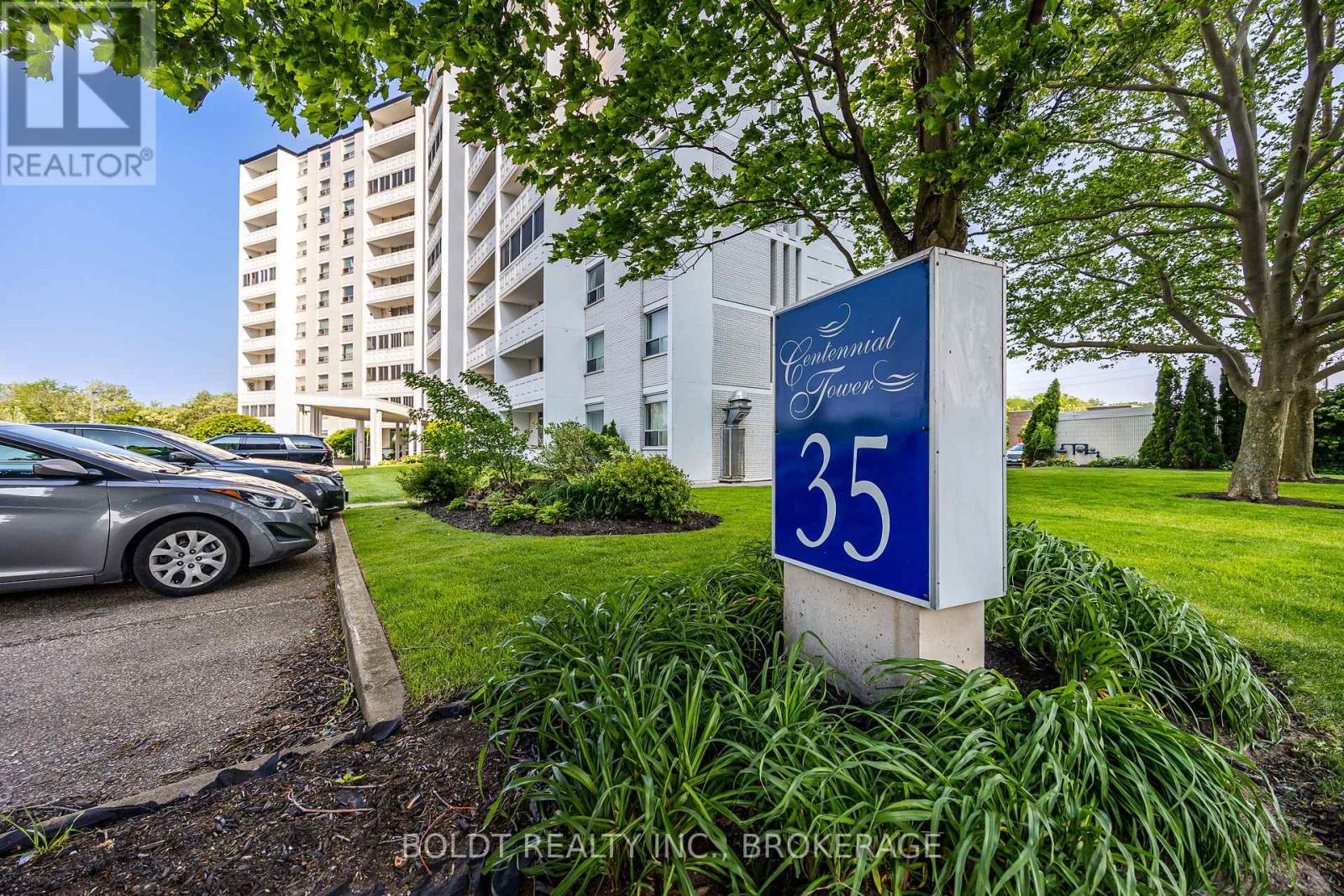 105 - 35 Towering Heights Boulevard, St. Catharines, Ontario  L2T 3G8 - Photo 2 - X12198400
