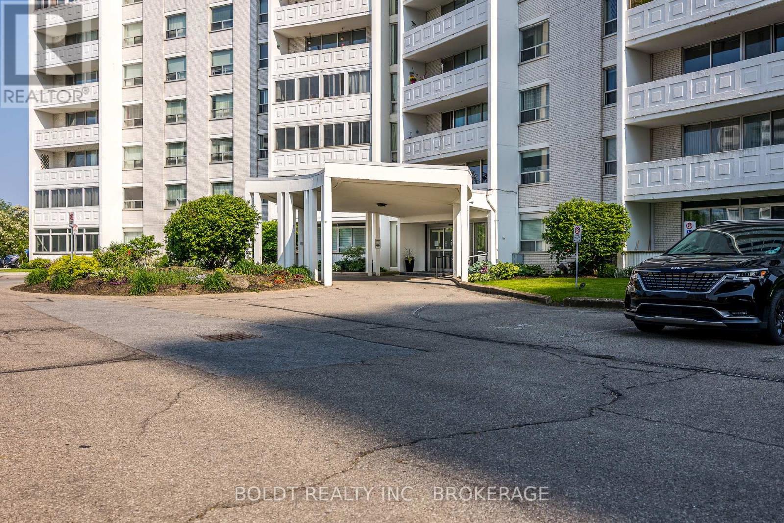 105 - 35 Towering Heights Boulevard, St. Catharines, Ontario  L2T 3G8 - Photo 3 - X12198400