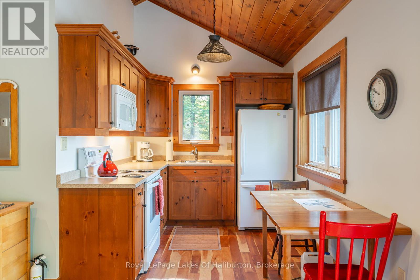 1070 Frank's Lane, Algonquin Highlands, Ontario K0M 1S0 - Photo 11 - X12198205