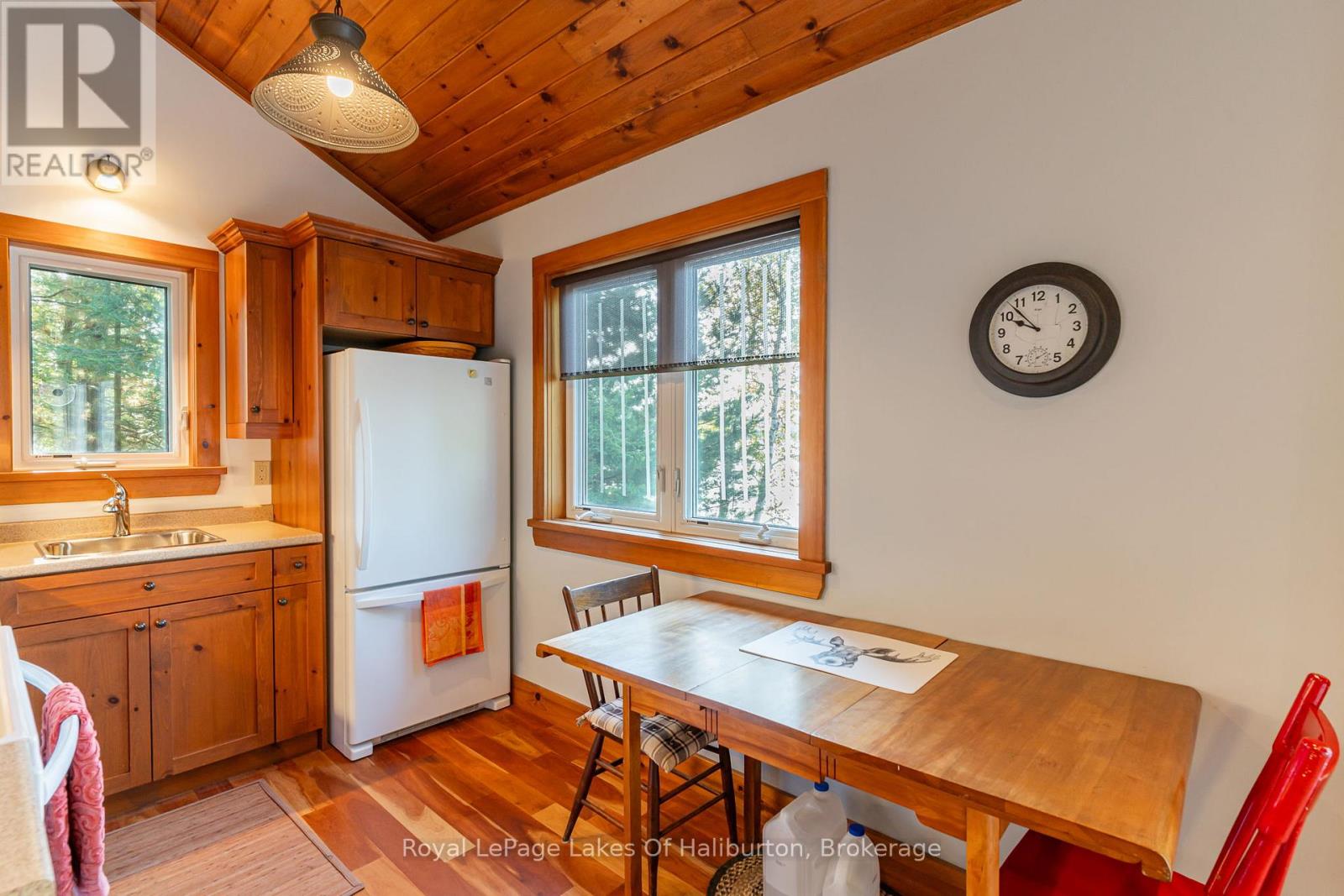 1070 Frank's Lane, Algonquin Highlands, Ontario K0M 1S0 - Photo 12 - X12198205