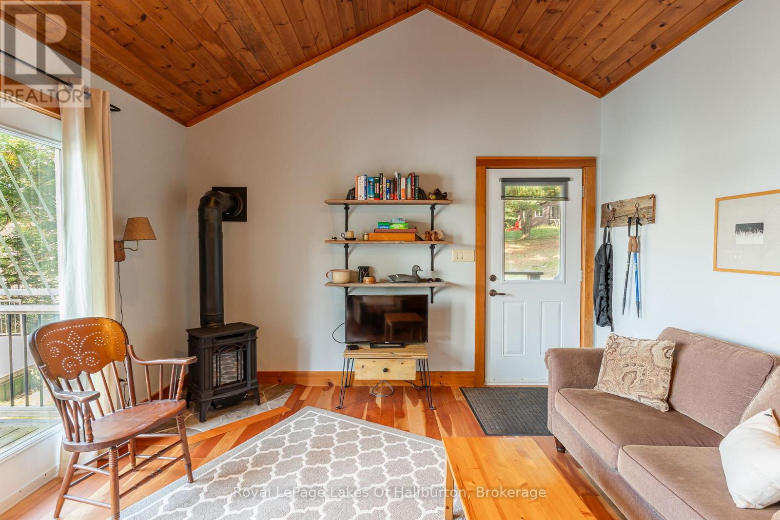 1070 Frank's Lane, Algonquin Highlands, Ontario K0M 1S0 - Photo 8 - X12198205