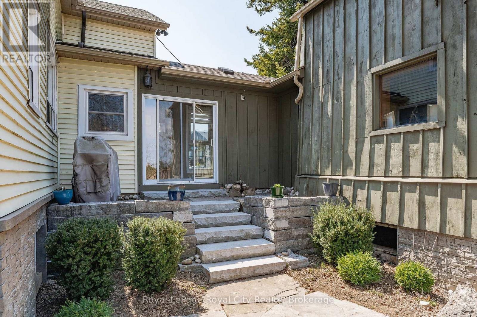 73 Queen Street, Puslinch, Ontario N1E 4R9 - Photo 21 - X12198206