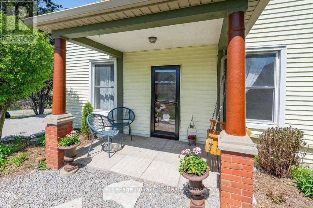 73 Queen Street, Puslinch, Ontario N1E 4R9 - Photo 3 - X12198206