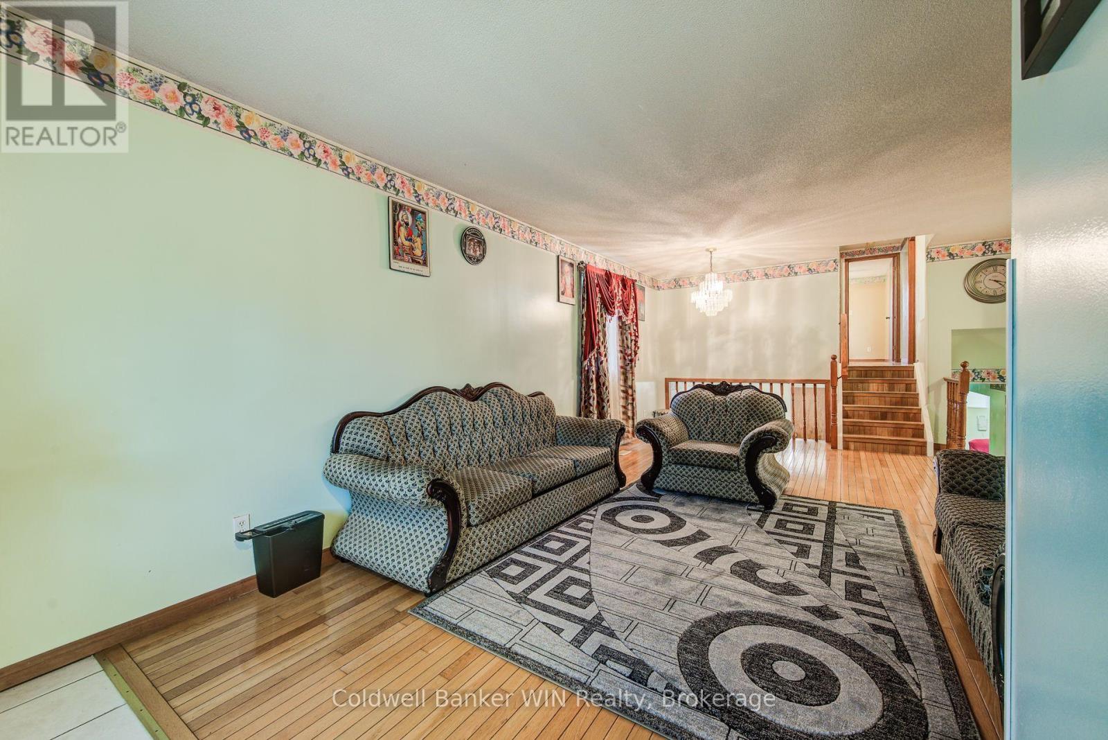 120 Melissa Cres., Wellington North, Ontario N0G 2L3 - Photo 6 - X12198300