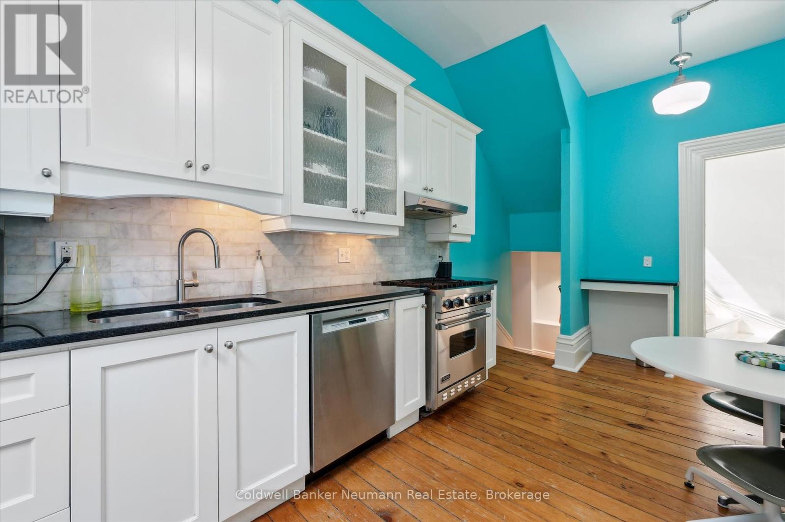 36 Waterloo Avenue, Guelph, Ontario N1H 3H5 - Photo 11 - X12198301