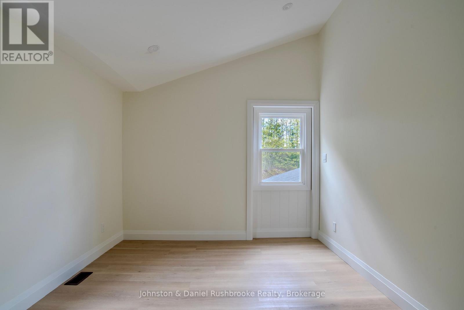 1267 Silver Lake Road, Gravenhurst, Ontario P1P 1V5 - Photo 12 - X12198425