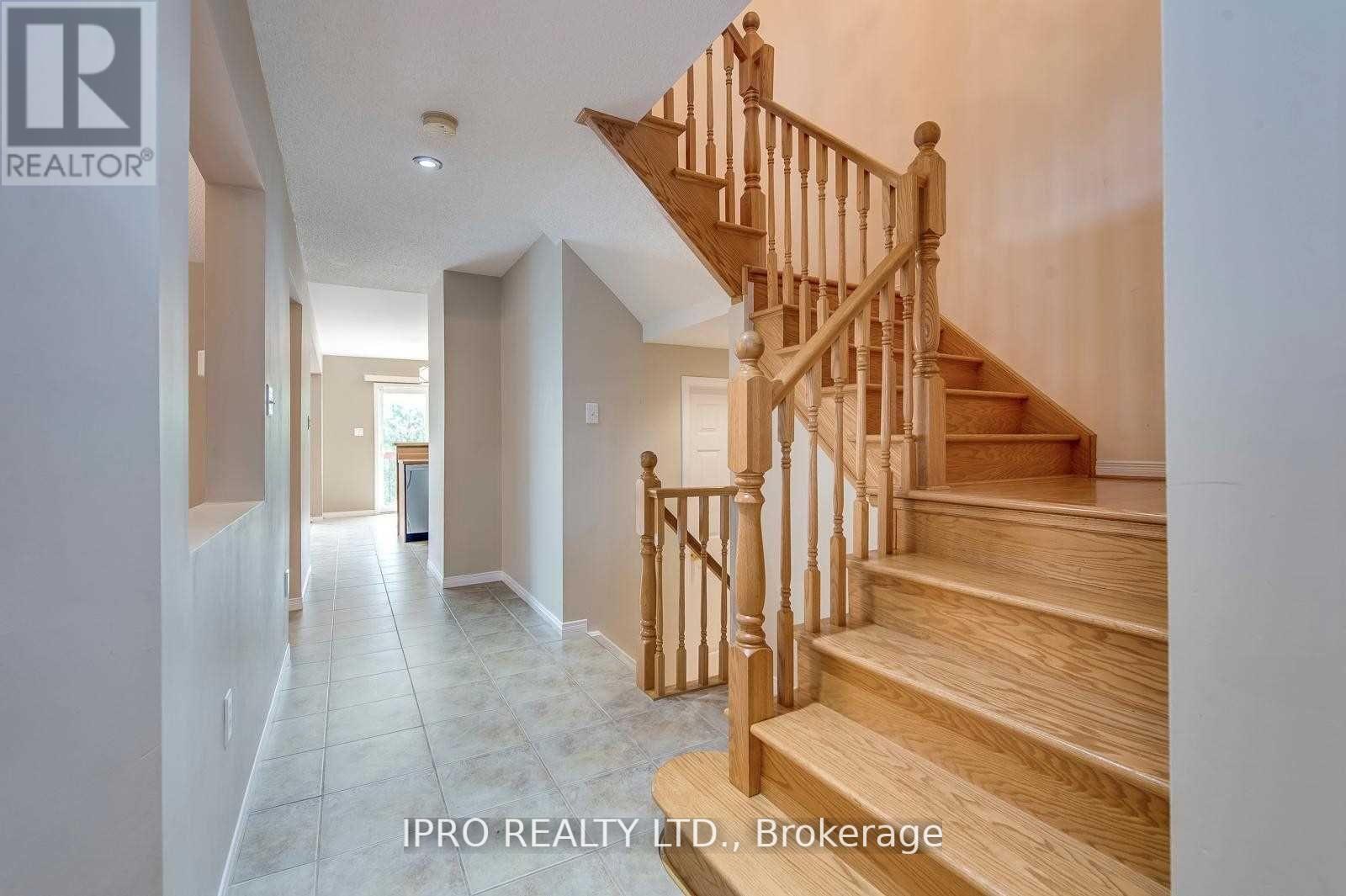 2128 Redstone Crescent, Oakville (Wm Westmount), Ontario  L6M 5B2 - Photo 17 - W12198073
