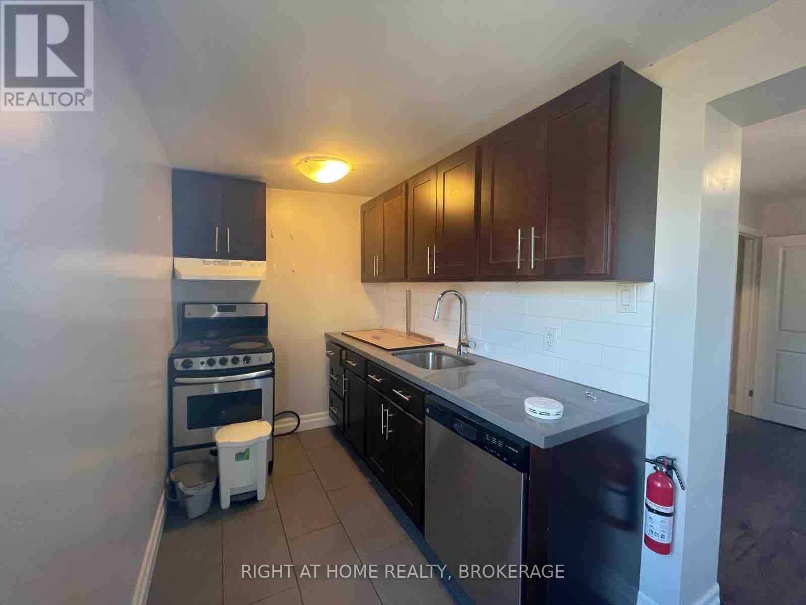 807 Dupont Street, Toronto, Ontario  M6G 1Z7 - Photo 5 - W12198139