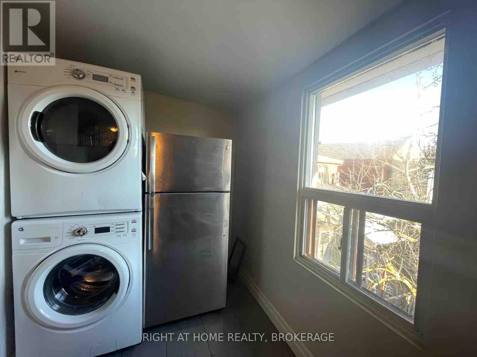 807 Dupont Street, Toronto, Ontario  M6G 1Z7 - Photo 6 - W12198139