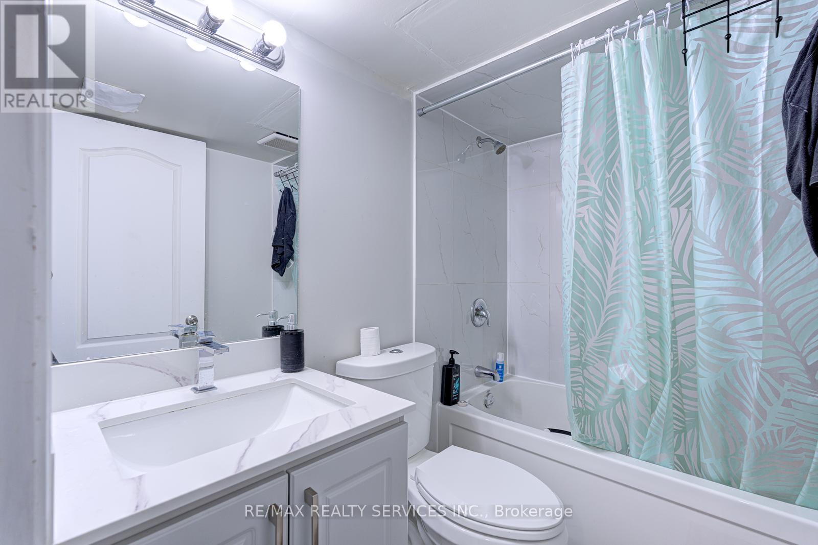 25 Hibiscus Court, Brampton, Ontario  L6R 0K6 - Photo 37 - W12198150