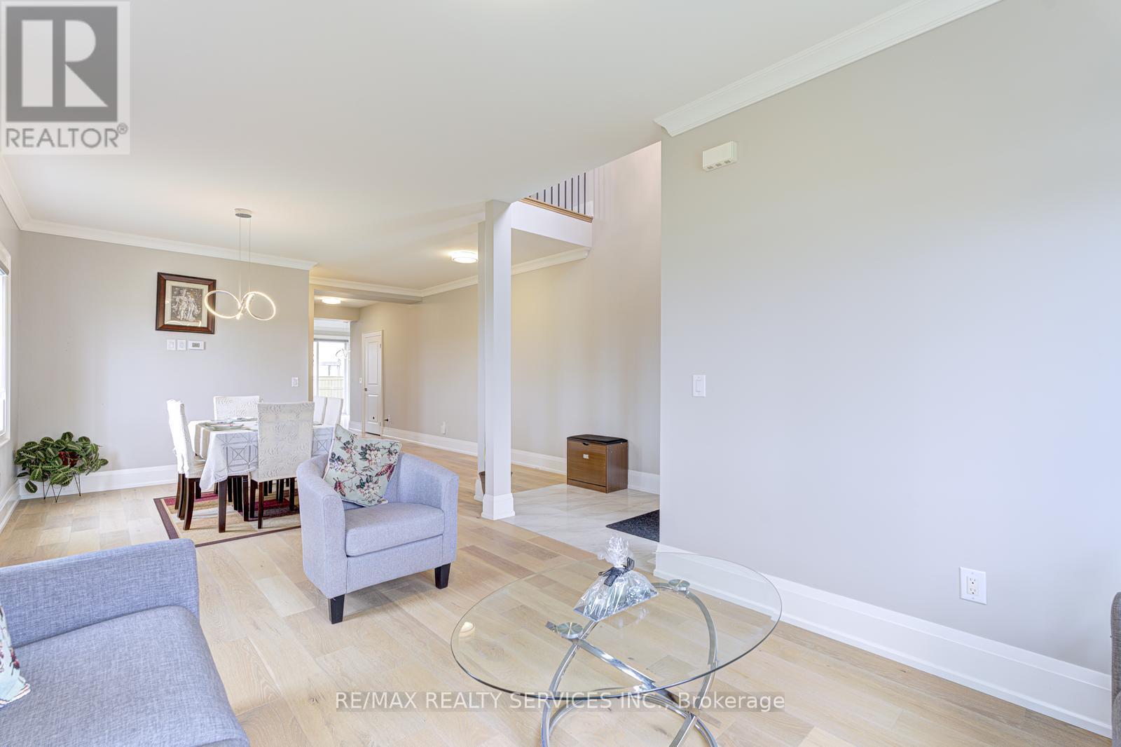 25 Hibiscus Court, Brampton, Ontario  L6R 0K6 - Photo 6 - W12198150
