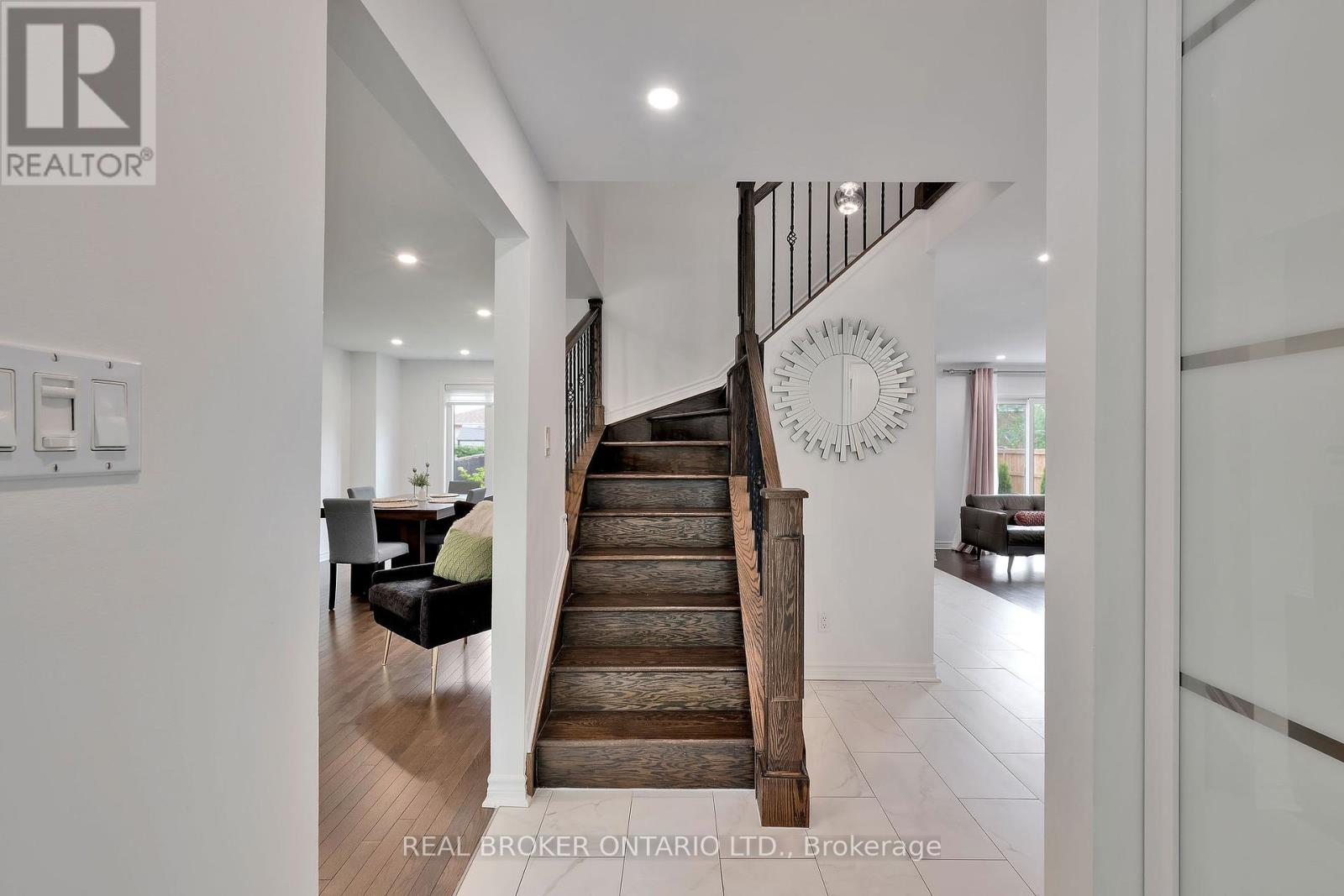 630 Apollo Way S, Ottawa, Ontario  K4A 1T4 - Photo 3 - X12198244