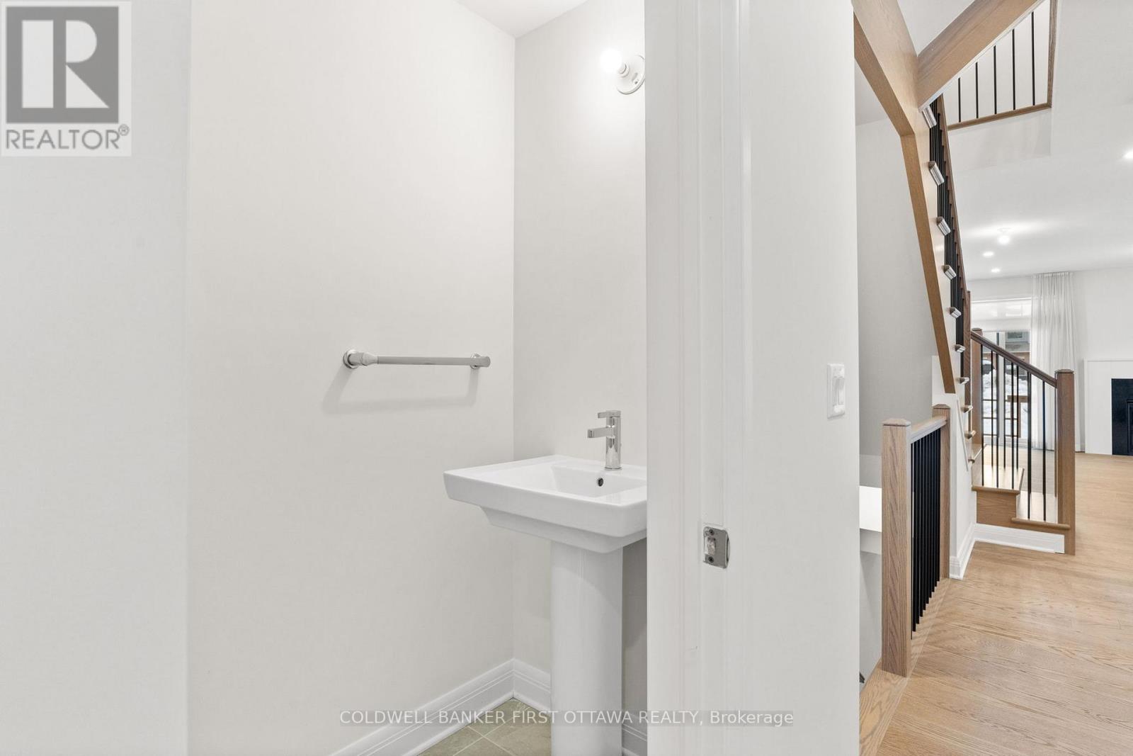 1326 Whitlow Grass Way, Ottawa, Ontario  K2W 0N5 - Photo 3 - X12198264