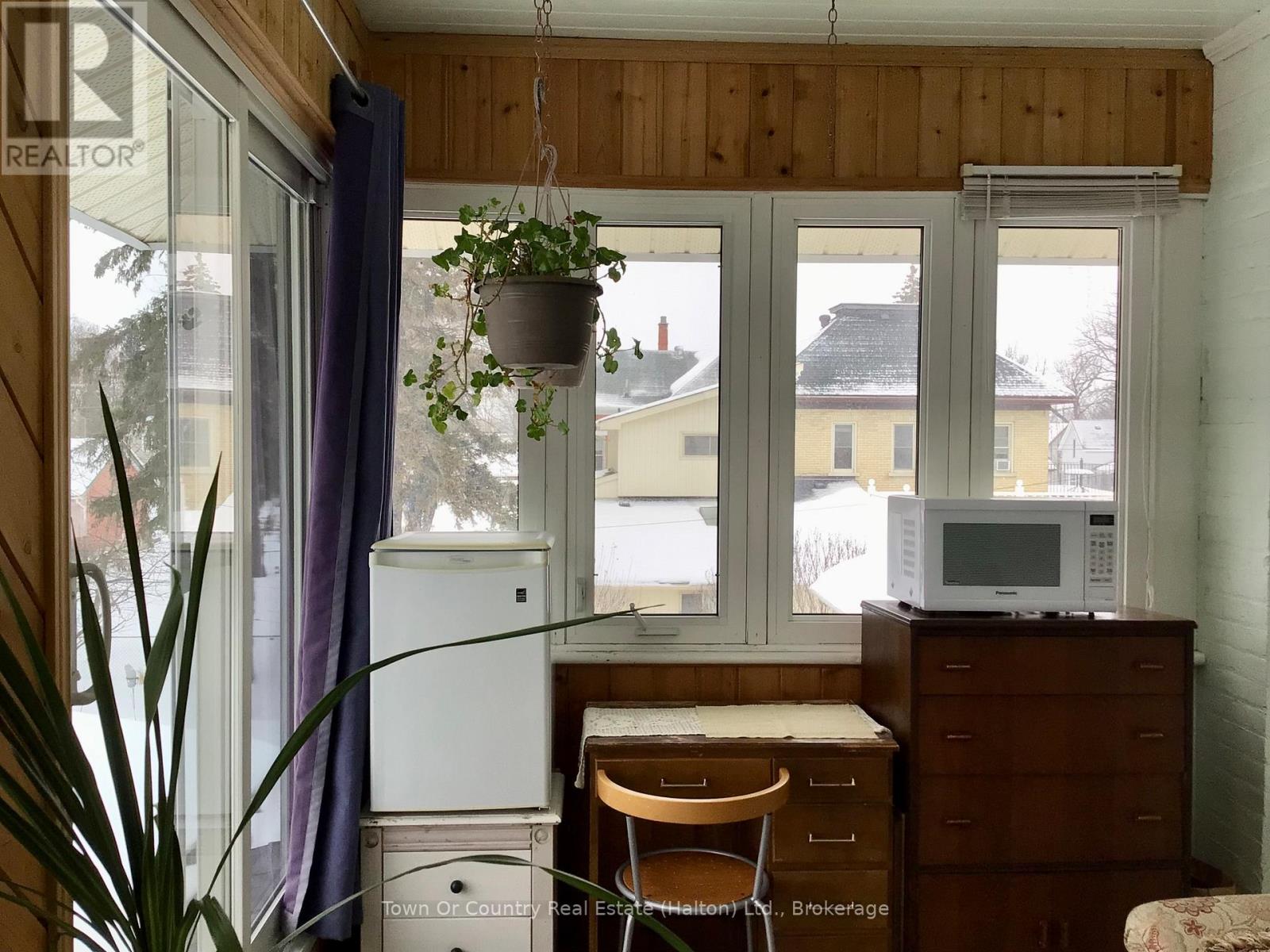 540 10th Avenue, Hanover, Ontario  N4N 2P4 - Photo 35 - X12198283
