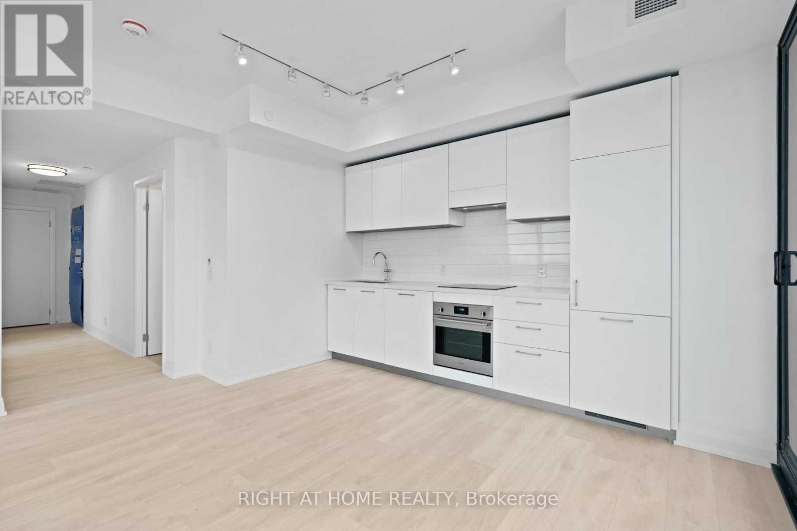 913 - 33 Frederick Todd Way, Toronto, Ontario  M4G 0C9 - Photo 4 - C11998665