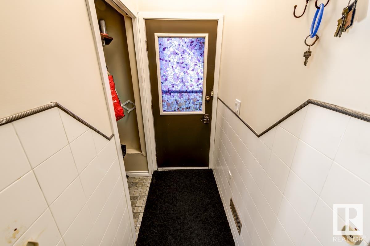 Property at 669 VILLAGE DR image 3