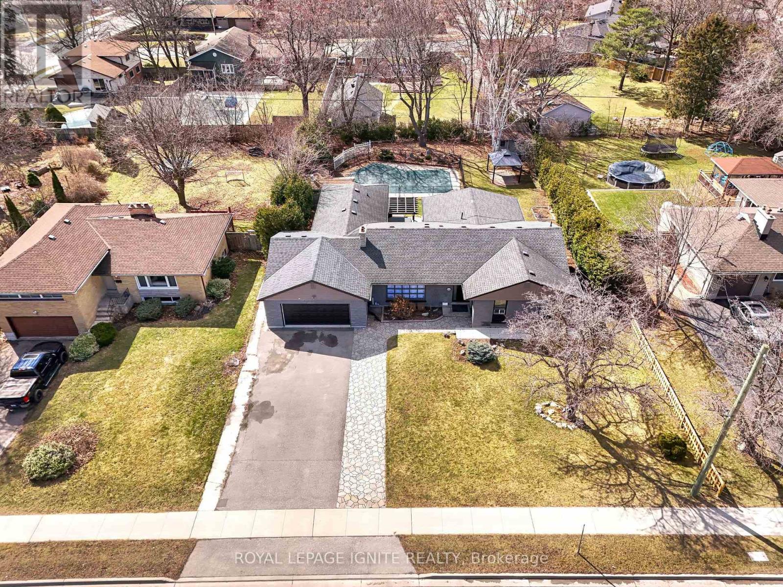 806 Henry Street, Whitby, Ontario  L1N 5E3 - Photo 4 - E12039880