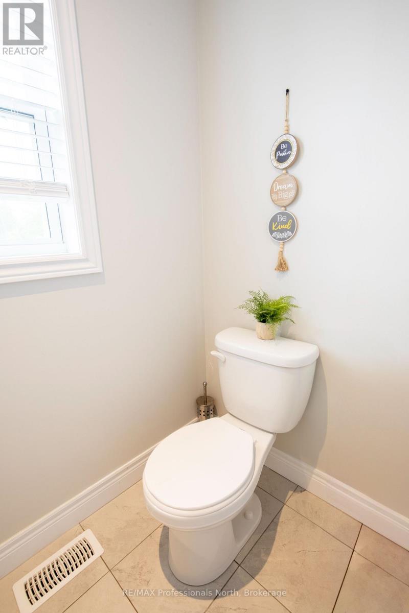 40 Nicole Park Place, Bracebridge, Ontario  P1L 0C8 - Photo 11 - X12058041