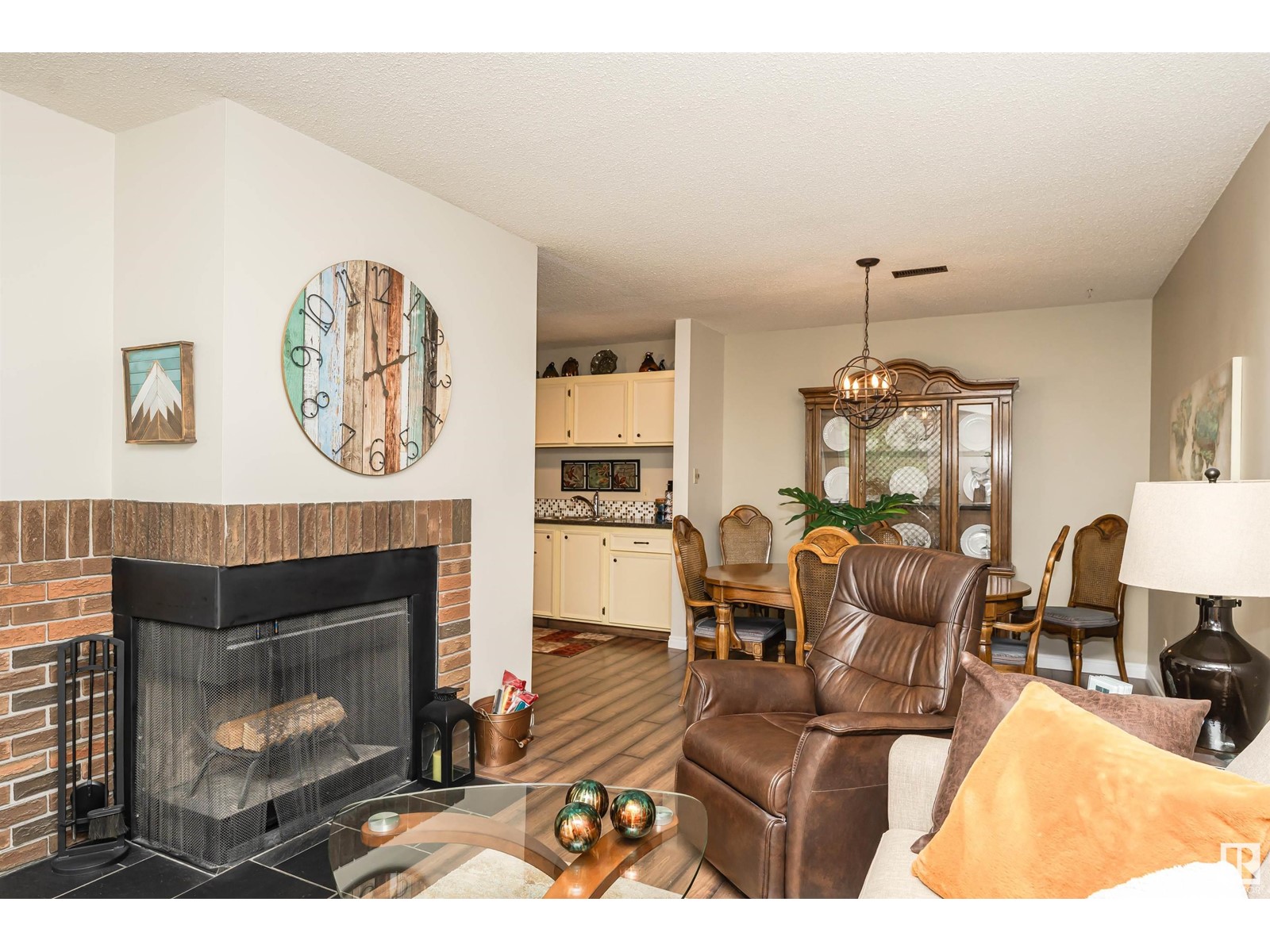 2061 Saddleback Rd Nw, Edmonton, Alberta  T6J 4T4 - Photo 3 - E4440468