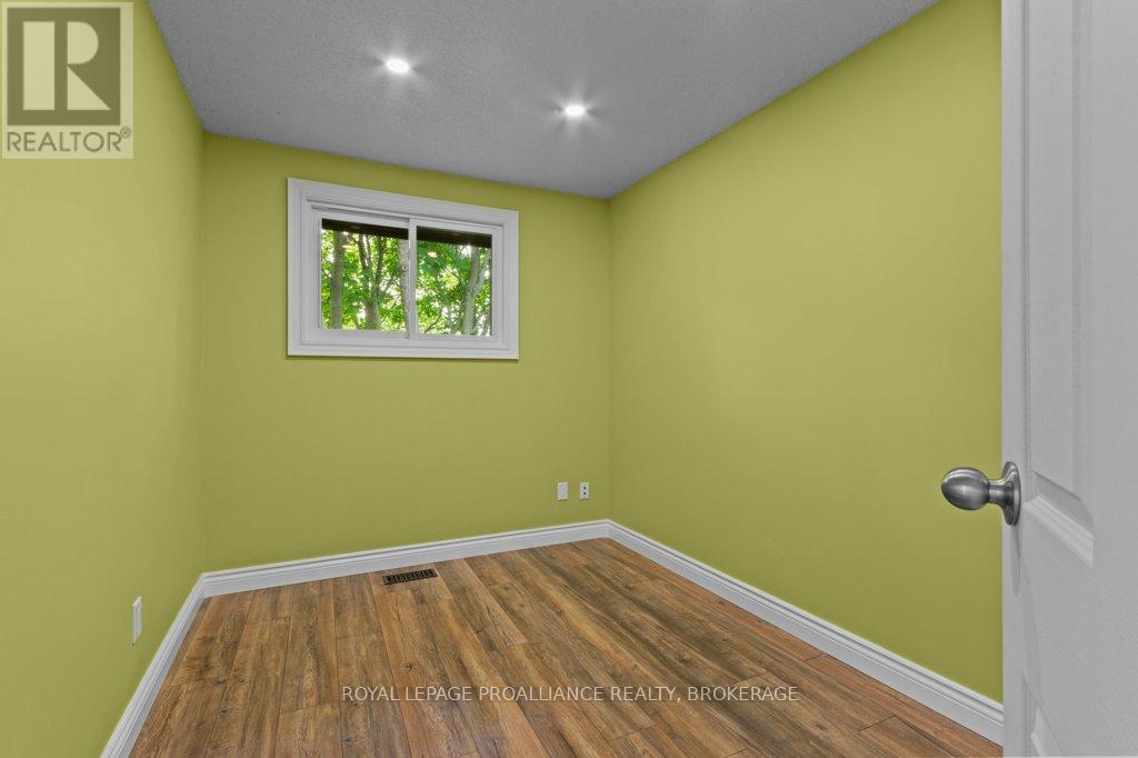 153 Wycliffe Crescent, Kingston (East Of Sir John A. Blvd), Ontario  K7K 6B3 - Photo 14 - X12198487