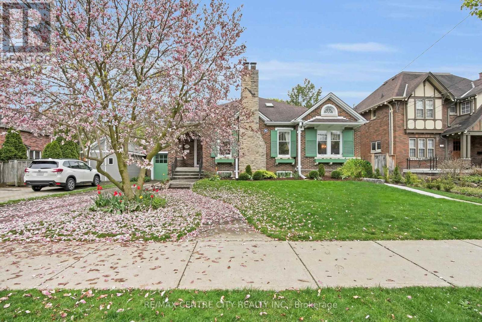 329 Victoria Street, London East, Ontario  N6A 2C6 - Photo 2 - X12198461