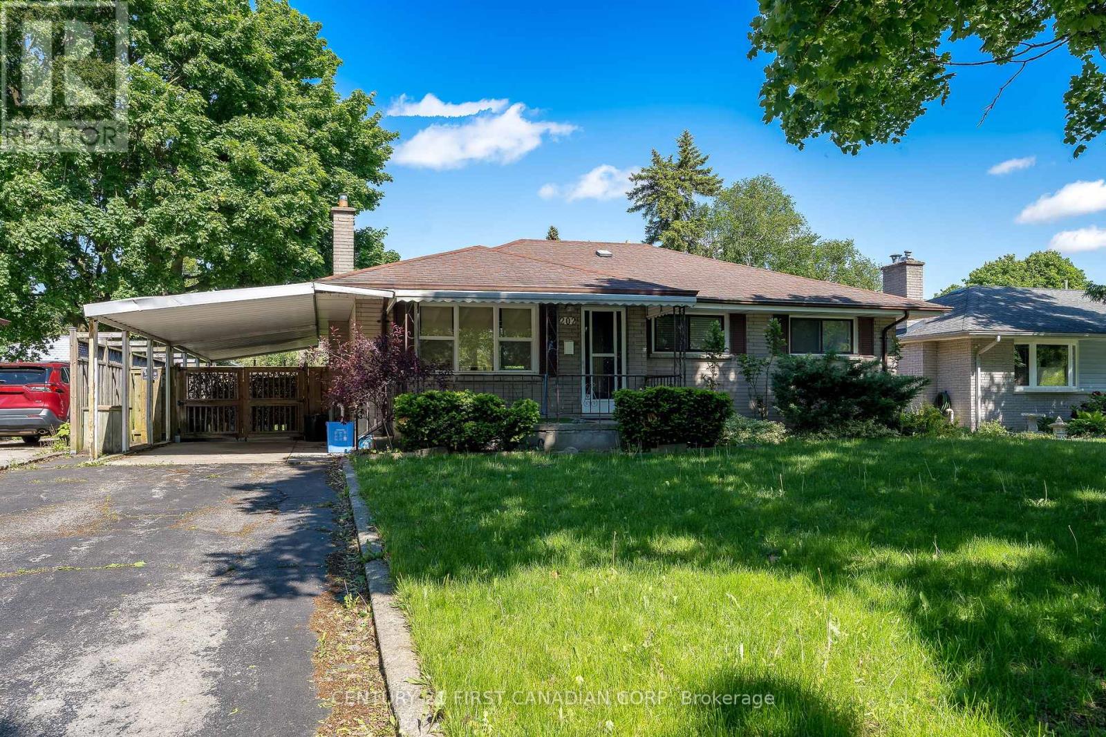 202 Renfro Crescent, London South, Ontario N5Z 3B7 - Photo 1 - X12198517