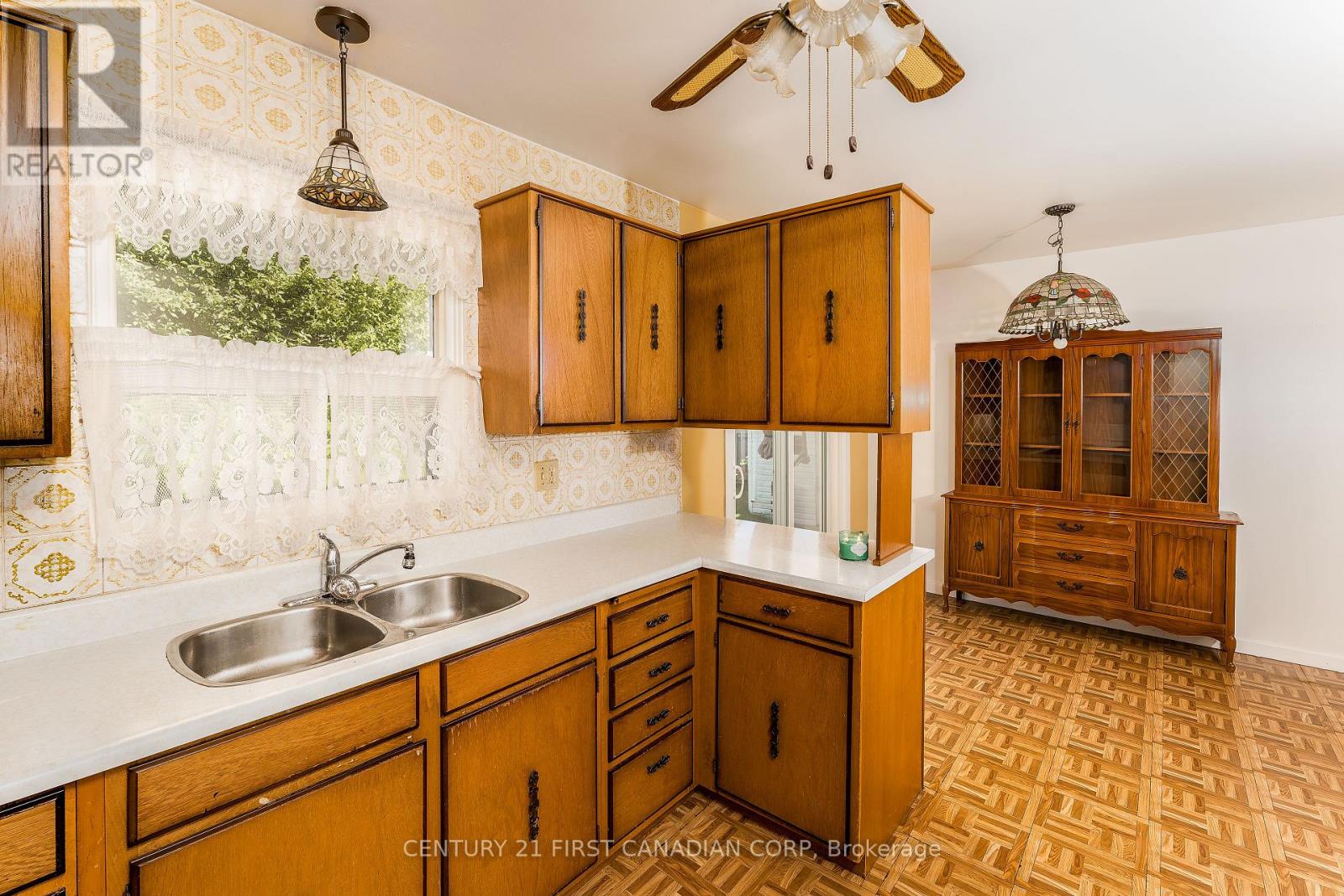 202 Renfro Crescent, London South, Ontario N5Z 3B7 - Photo 12 - X12198517