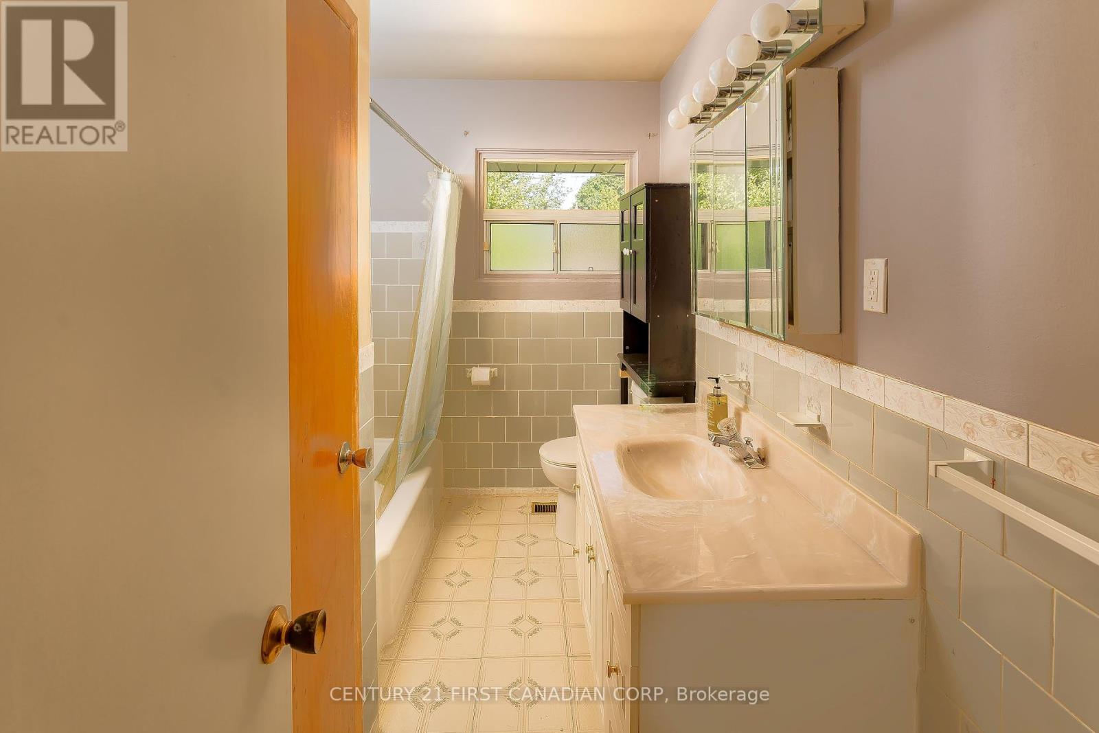 202 Renfro Crescent, London South, Ontario N5Z 3B7 - Photo 15 - X12198517