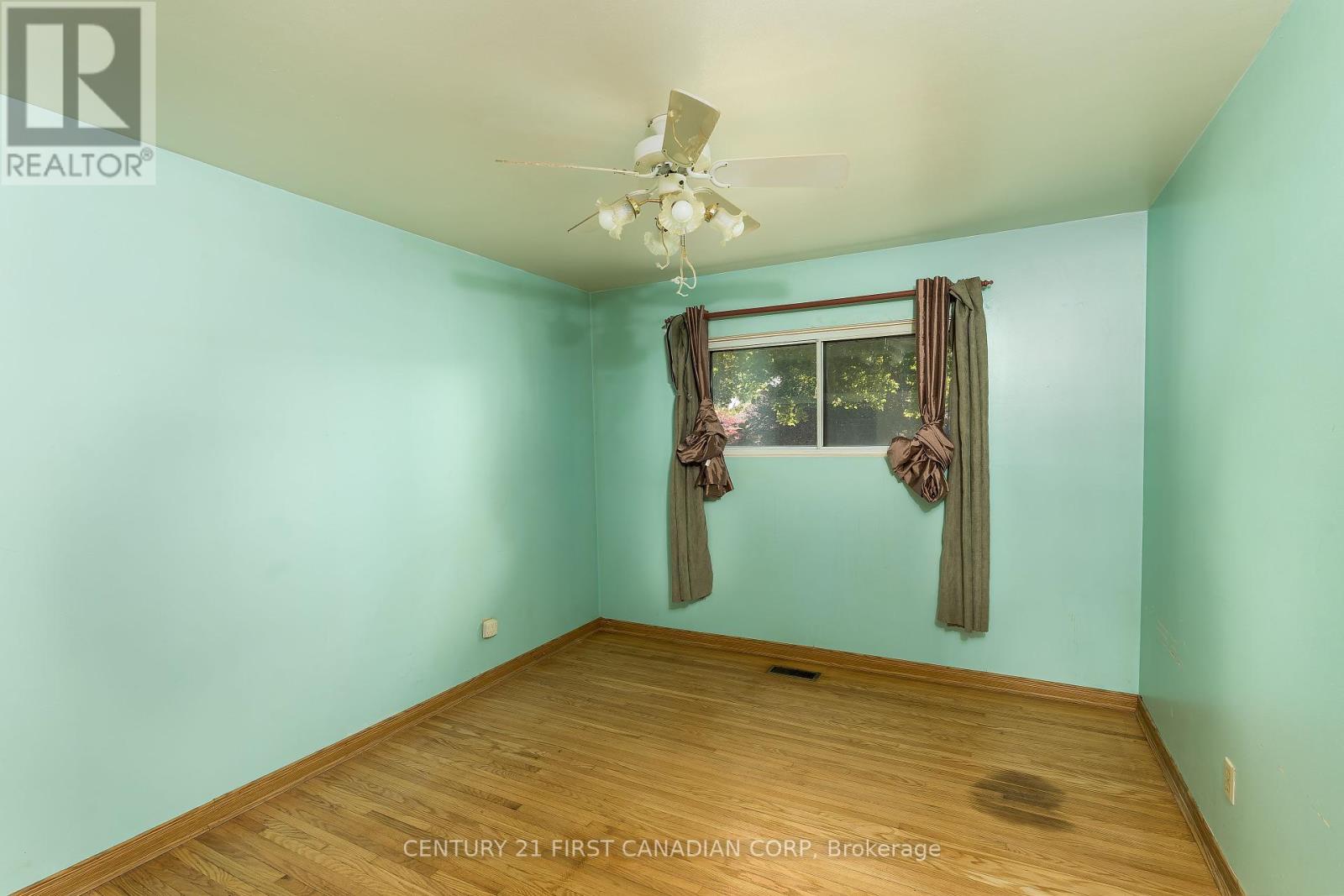 202 Renfro Crescent, London South, Ontario N5Z 3B7 - Photo 17 - X12198517