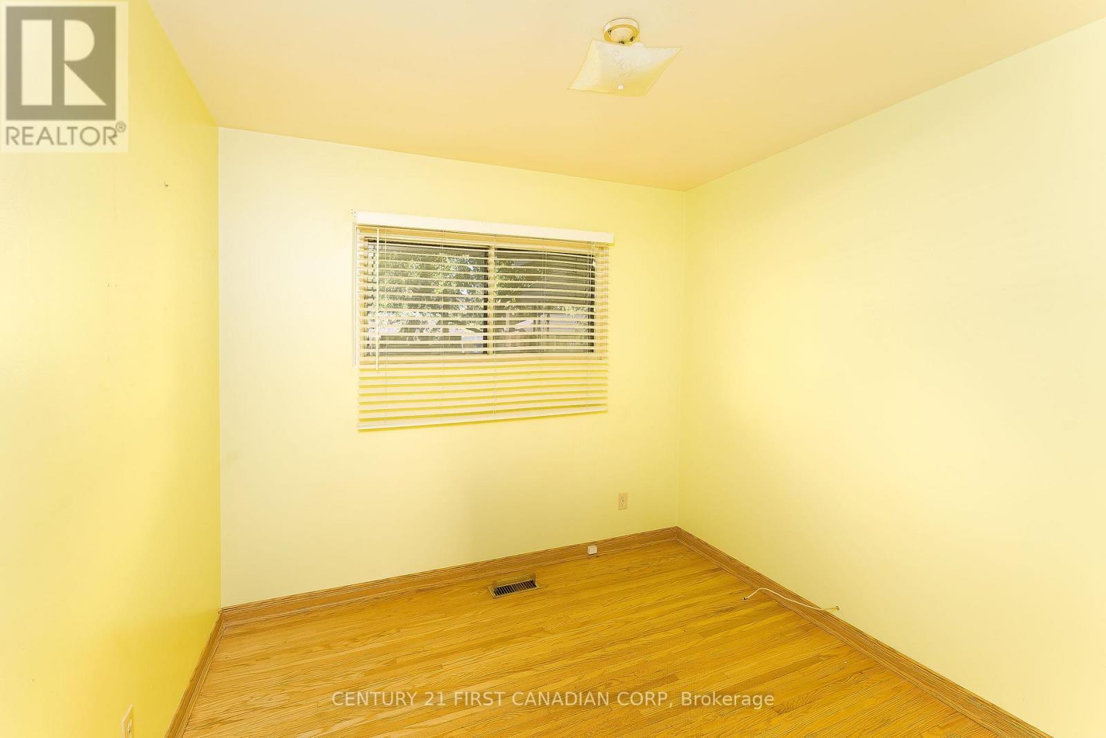 202 Renfro Crescent, London South, Ontario N5Z 3B7 - Photo 19 - X12198517