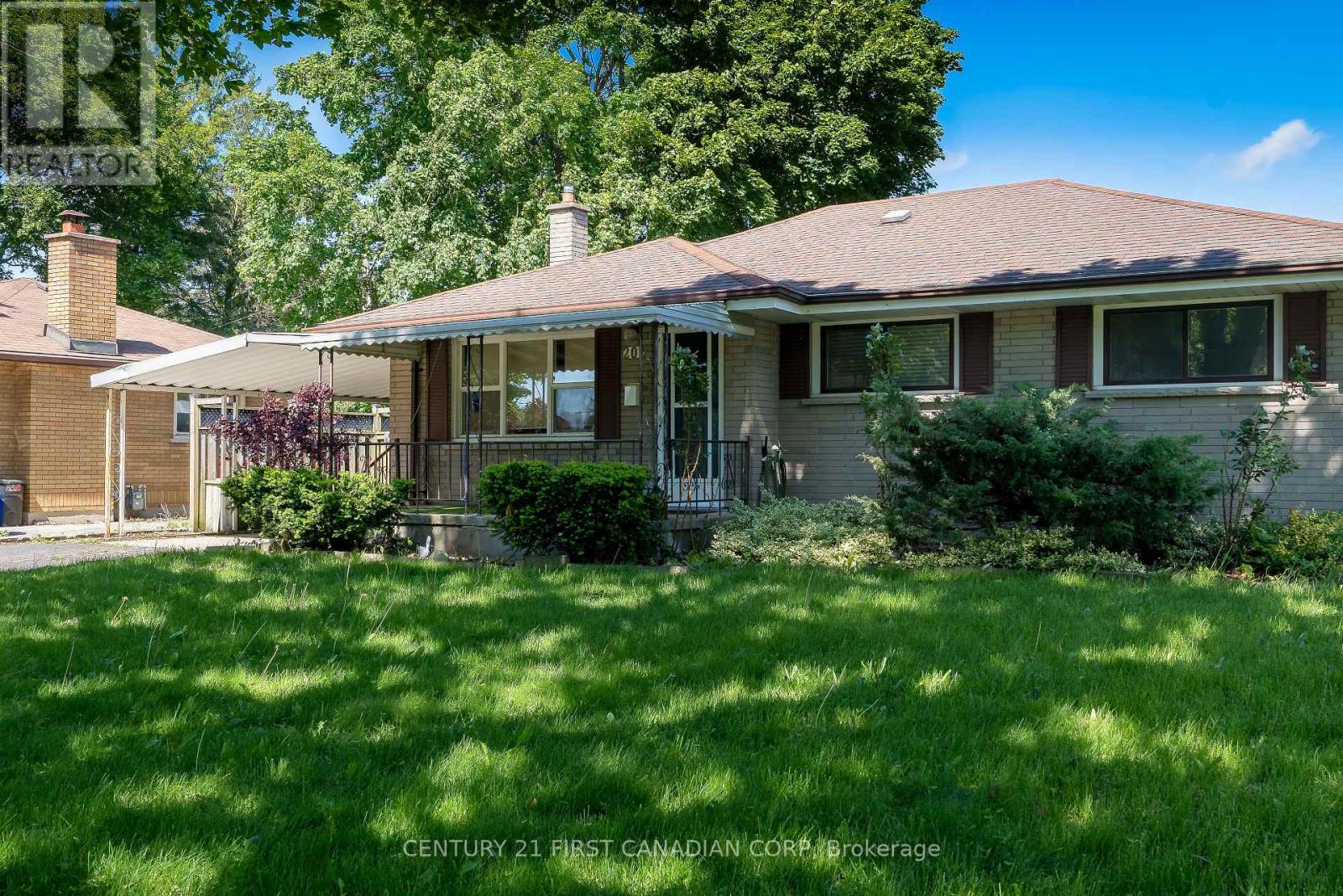 202 Renfro Crescent, London South, Ontario N5Z 3B7 - Photo 2 - X12198517