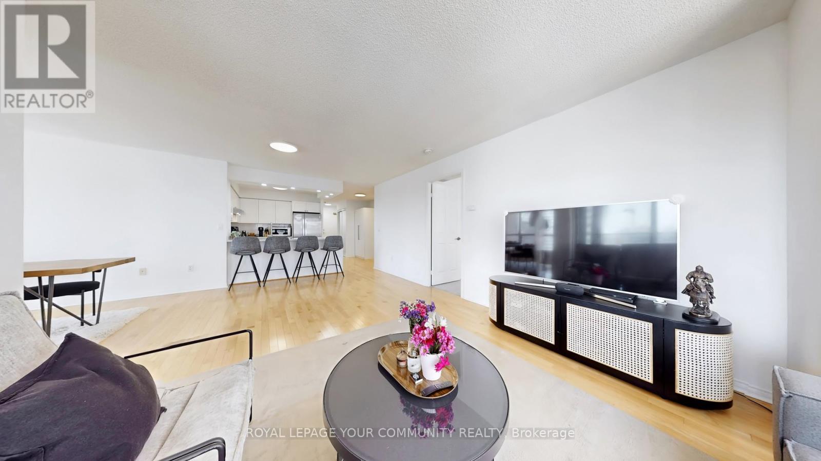 1609 - 909 Bay Street, Toronto, Ontario  M5S 3G2 - Photo 11 - C12197852