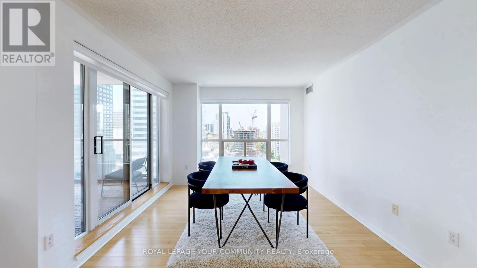 1609 - 909 Bay Street, Toronto, Ontario  M5S 3G2 - Photo 15 - C12197852