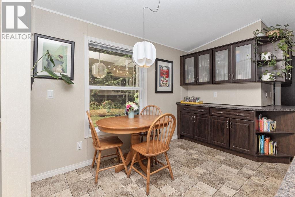 5954 Leaning Tree Road, Halfmoon Bay, British Columbia  V7Z 1C2 - Photo 10 - R3011753