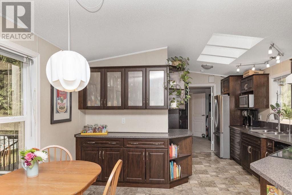 5954 Leaning Tree Road, Halfmoon Bay, British Columbia  V7Z 1C2 - Photo 19 - R3011753