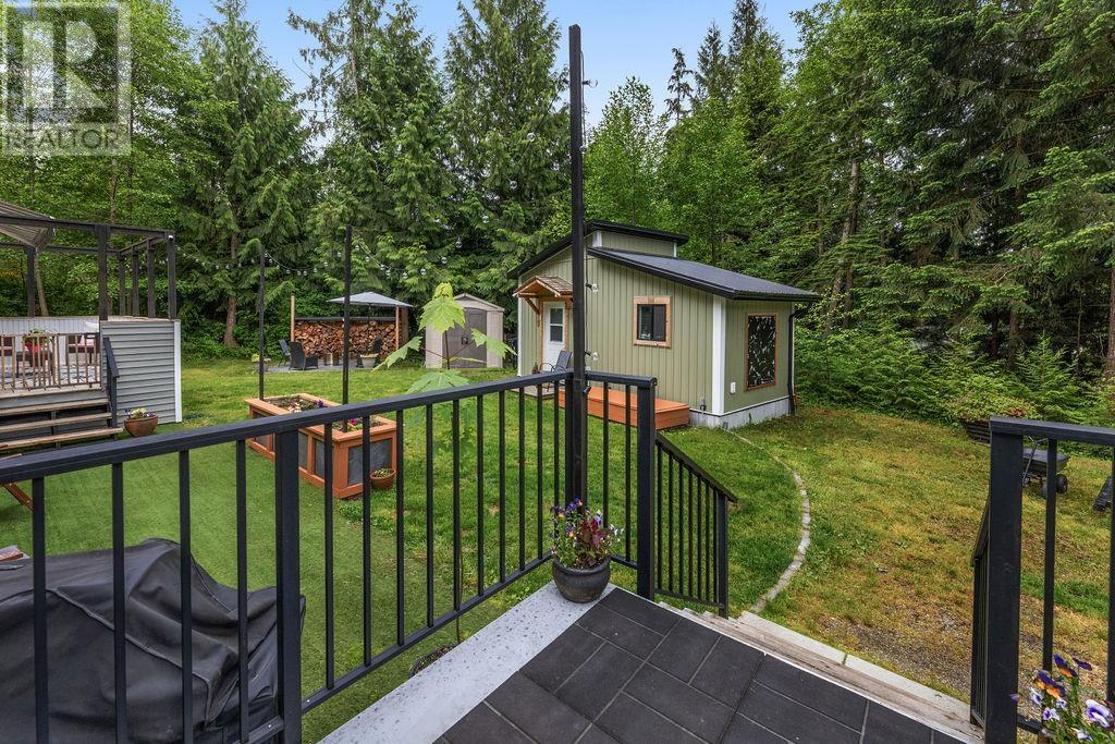 5954 Leaning Tree Road, Halfmoon Bay, British Columbia  V7Z 1C2 - Photo 2 - R3011753