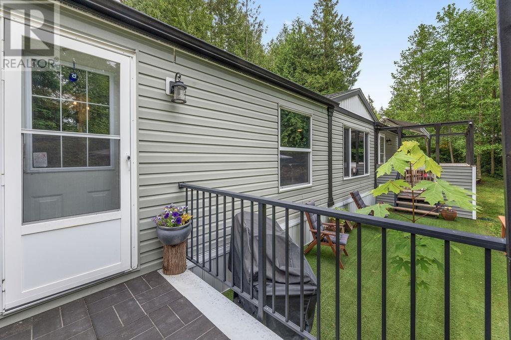 5954 Leaning Tree Road, Halfmoon Bay, British Columbia  V7Z 1C2 - Photo 20 - R3011753