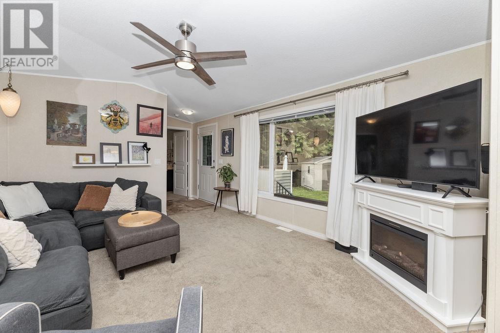 5954 Leaning Tree Road, Halfmoon Bay, British Columbia  V7Z 1C2 - Photo 5 - R3011753