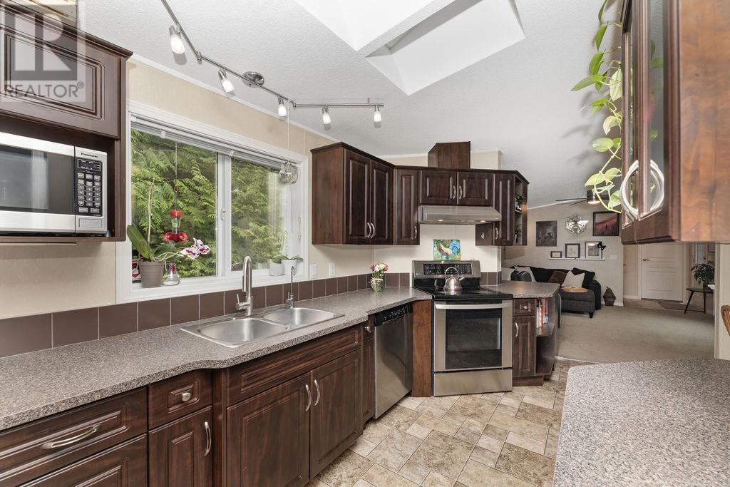 5954 Leaning Tree Road, Halfmoon Bay, British Columbia  V7Z 1C2 - Photo 6 - R3011753