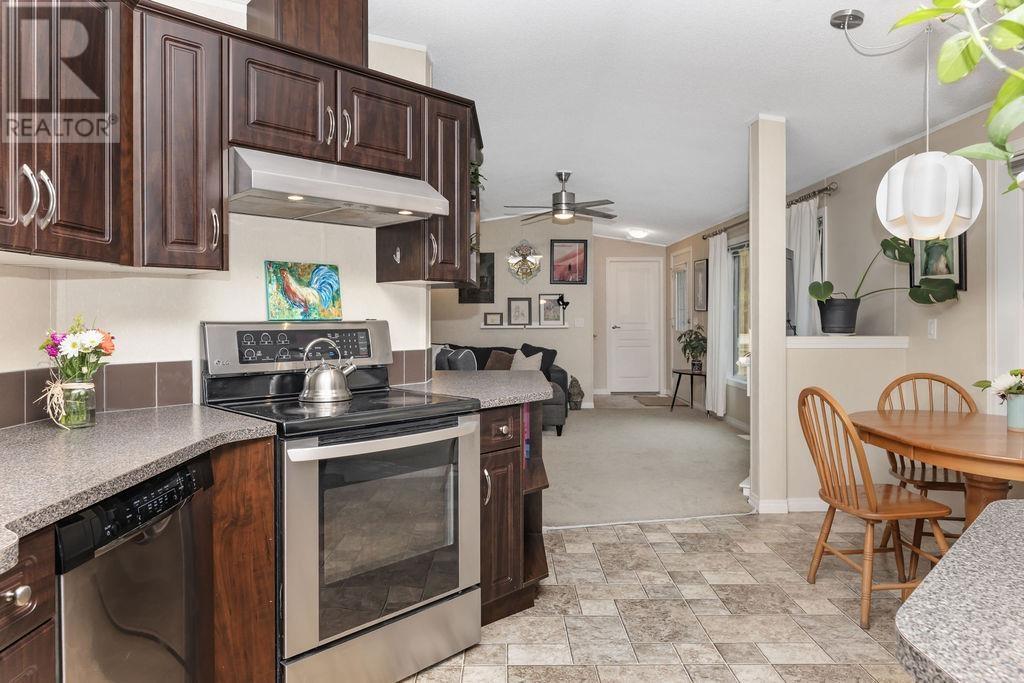 5954 Leaning Tree Road, Halfmoon Bay, British Columbia  V7Z 1C2 - Photo 7 - R3011753