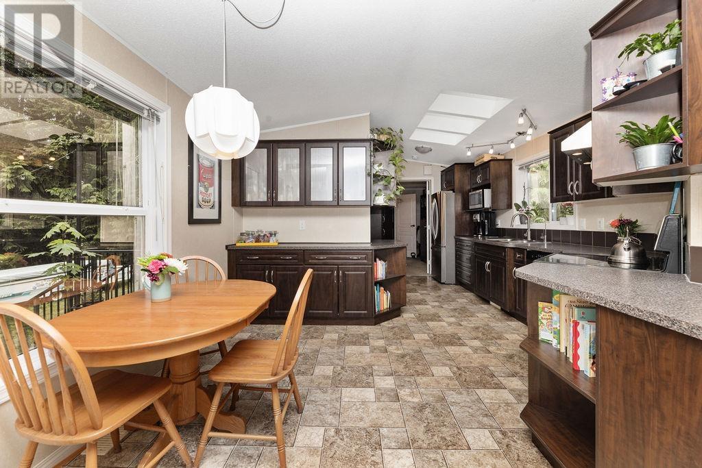 5954 Leaning Tree Road, Halfmoon Bay, British Columbia  V7Z 1C2 - Photo 8 - R3011753